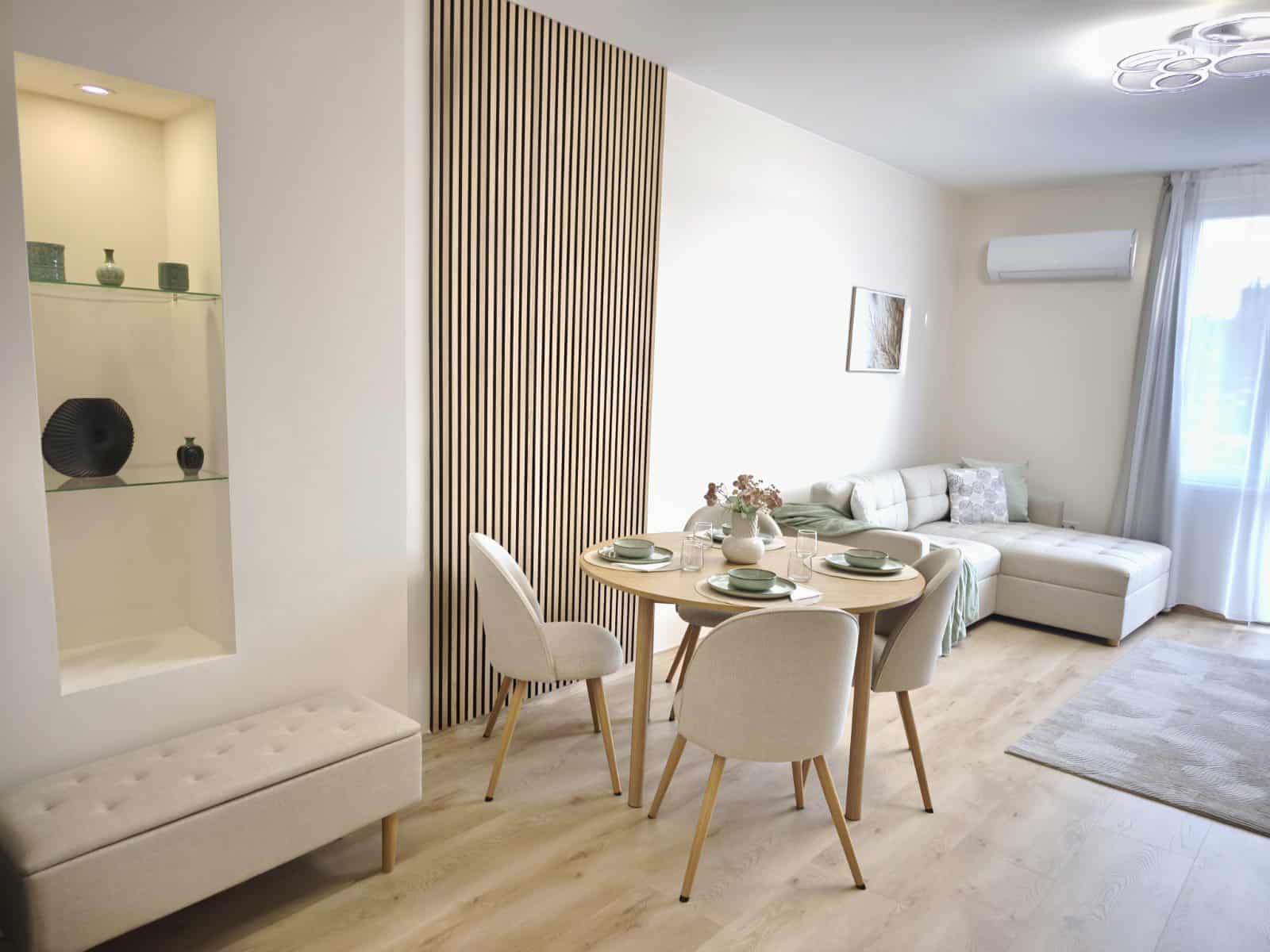 Nappali étkezővel home staging után